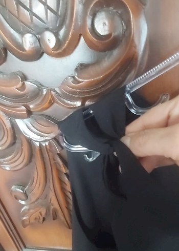 Siyah Pilili V Yakalı Kolsuz Midi Elbise - Görsel 4