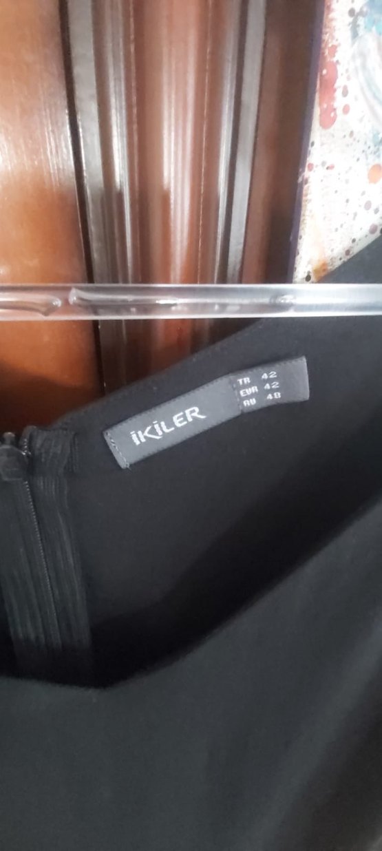 Siyah Pilili V Yakalı Kolsuz Midi Elbise - Görsel 3