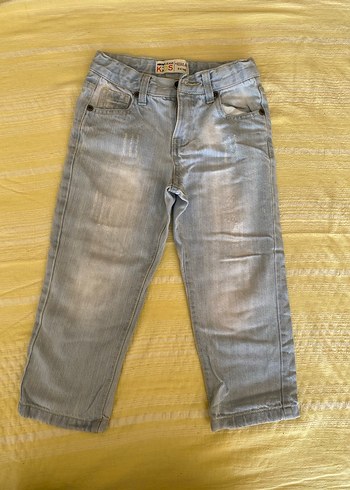 Erkek çocuk açık renk jean pantolon