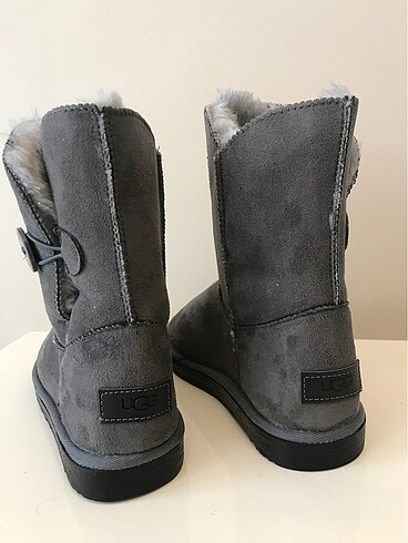 36 Beden Ugg düğmeli bot