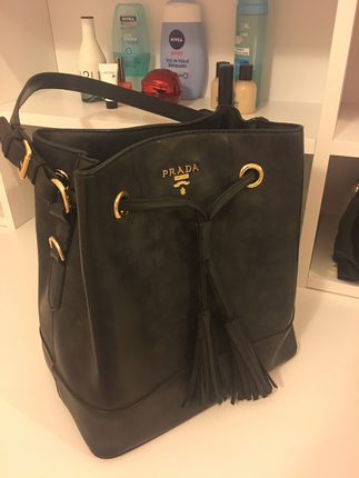 Prada çanta 