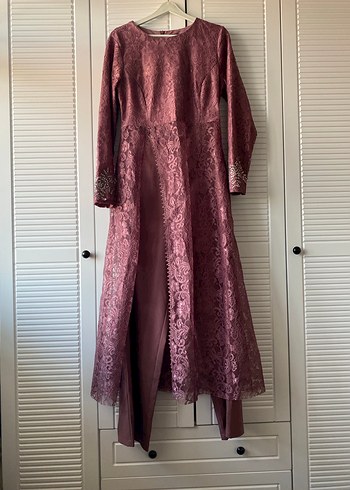 Bordo Uzun Kollu Dantel İşlemeli Tesettür Elbise