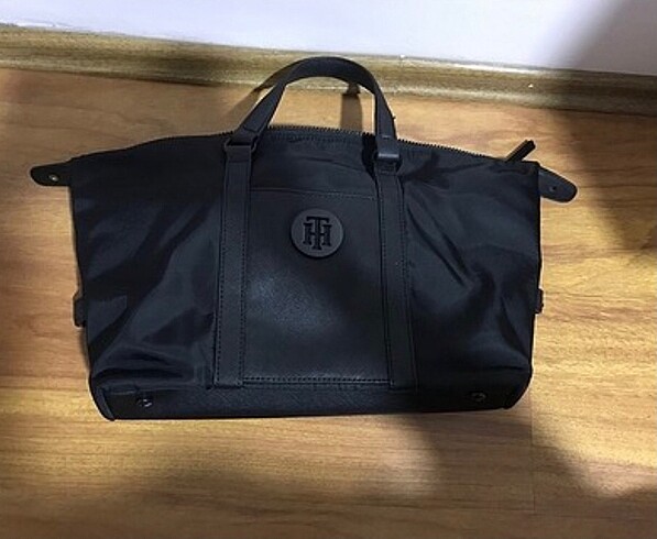  Beden siyah Renk Orjinal Tommy marka çanta