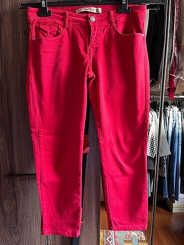 Kırmızı kanvas pantolon