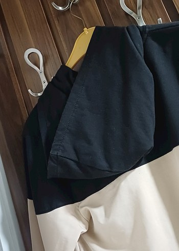 Kadın Beyaz Siyah Kapüşonlu Sweatshirt - Görsel 6