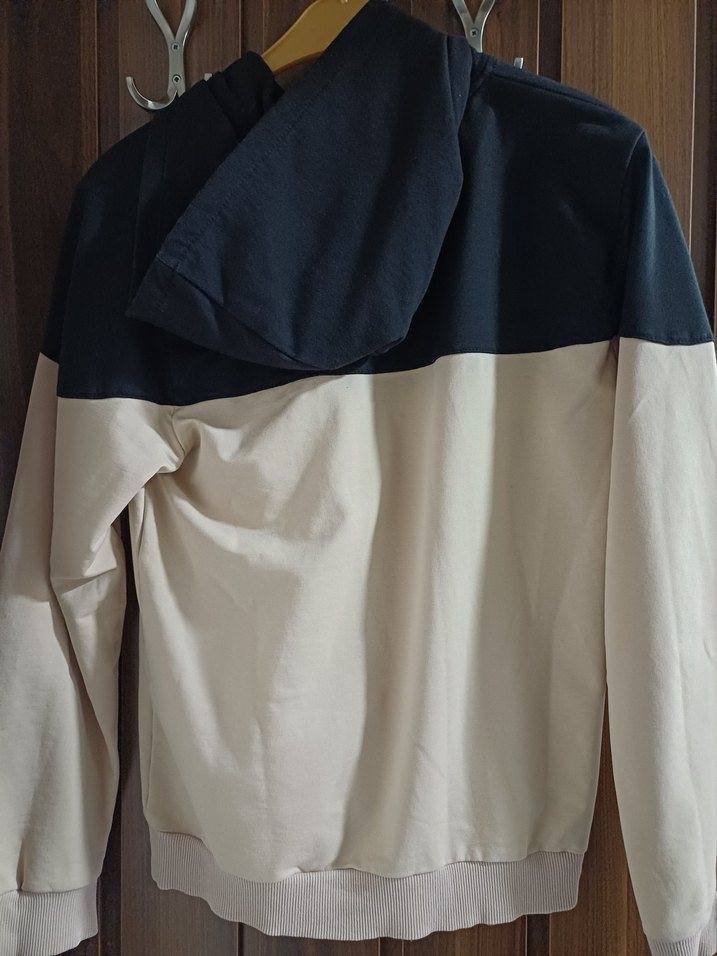 Kadın Beyaz Siyah Kapüşonlu Sweatshirt - Görsel 4