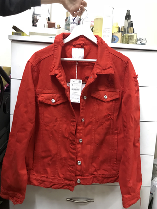 l Beden kırmızı Renk Zara Eskitme Detaylı Kırmızı Kot Ceket