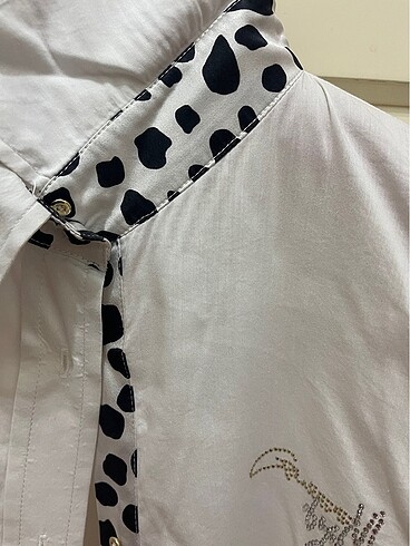 m Beden beyaz Renk Guess by marciano gomlek