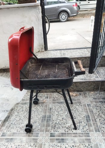 Beden Kırmızı Kapaklı Ayaklı Mangal