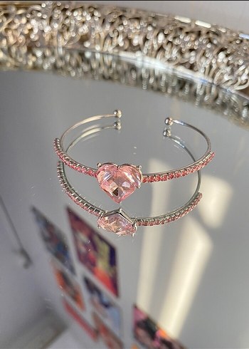 Pembe İşlemeli Pul Detaylı Kadın Bileklik - Görsel 4