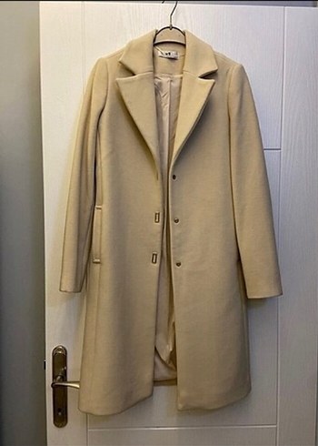 Bej Renk Düğmeli Kaban - Görsel 4