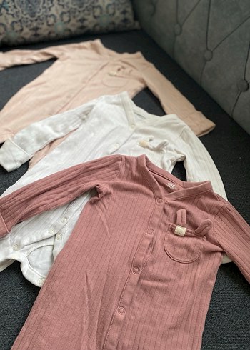 Düğmeli Pembe Bebek Hastane Tulumu - Görsel 2