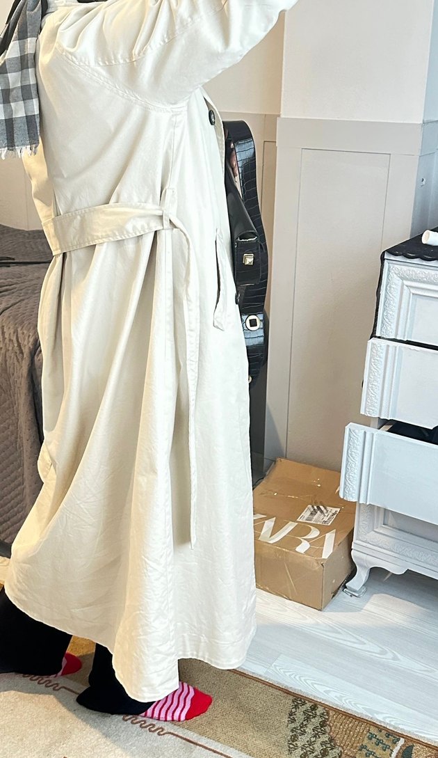 Bej Kuşaklı Uzun Kadın Trençkot - Görsel 4