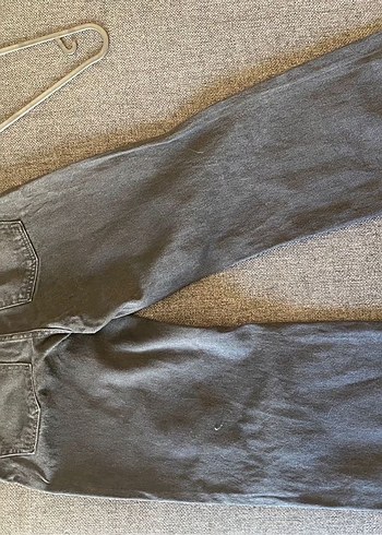 Siyah yırtık kot pantolon - Görsel 2