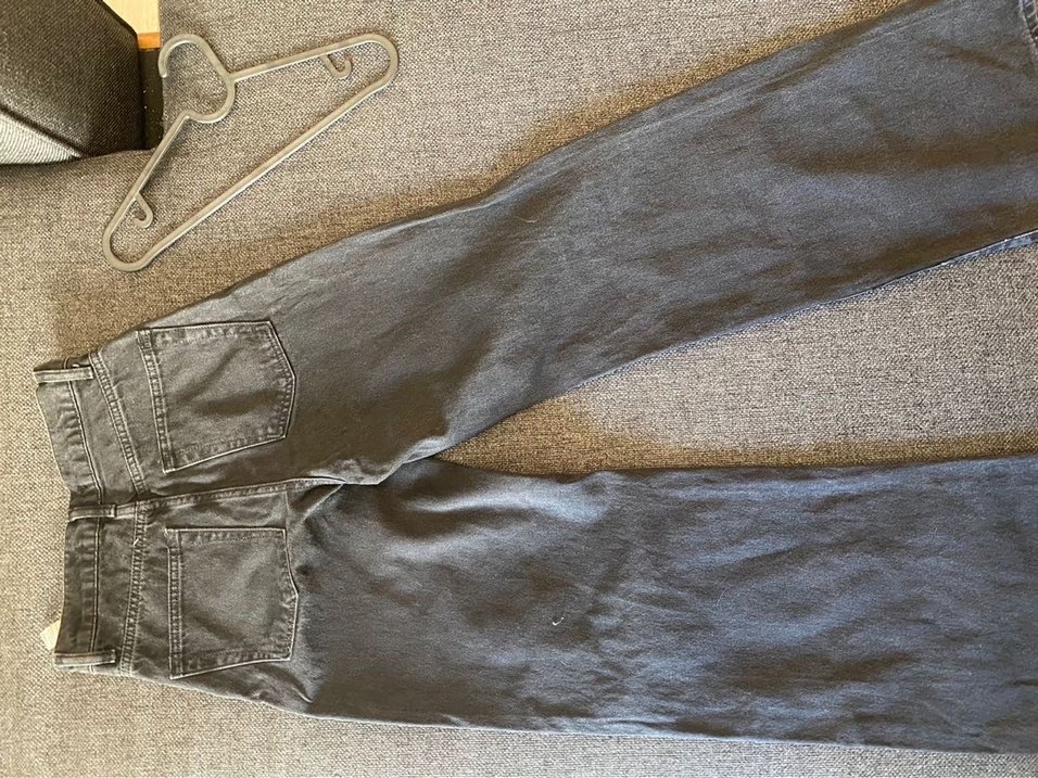 Siyah yırtık kot pantolon - Görsel 2