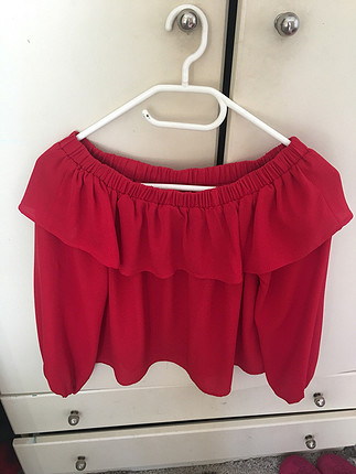 Kırmızı lastikli bluz