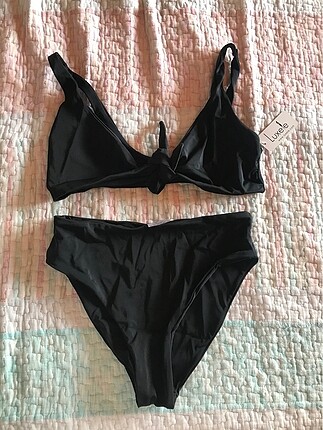 Siyah bikini takımı