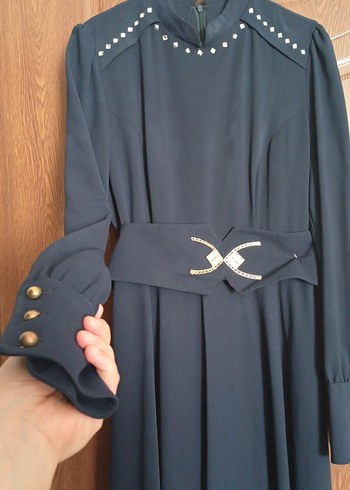 Kemer Detaylı Lacivert Uzun Kadın Elbise - Görsel 3