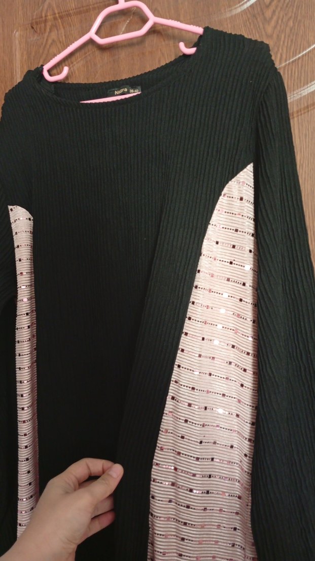 Pileli Siyah Uzun Kollu Uzun Elbise - Görsel 2