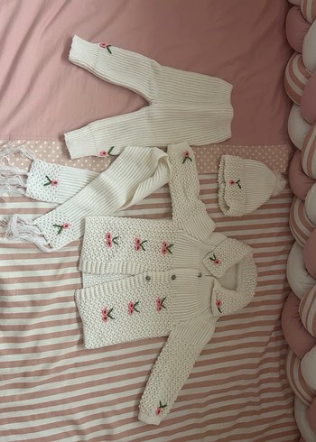 Kız Çocuk Nakışlı Beyaz Triko Takım - Görsel 2