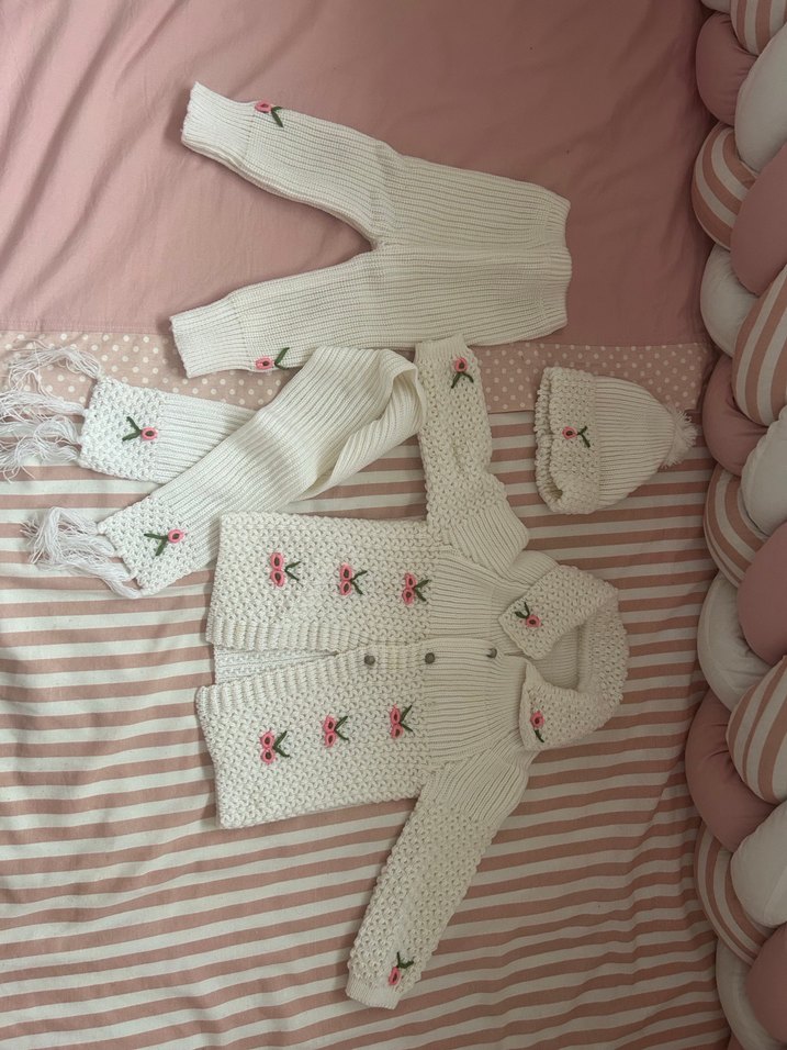 Kız Çocuk Nakışlı Beyaz Triko Takım - Görsel 2