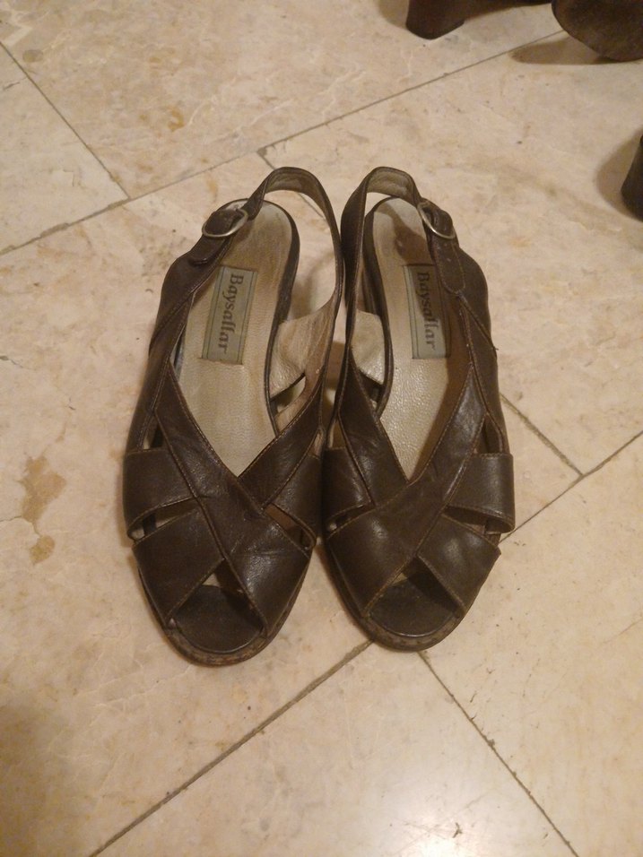 Kahverengi Deri Tokalı Dolgu Topuklu Kadın Sandalet - Görsel 4