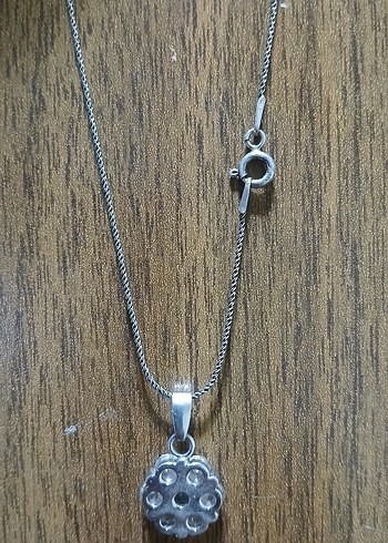 Zincir Detaylı Minimalist Kadın Kolye - Görsel 7