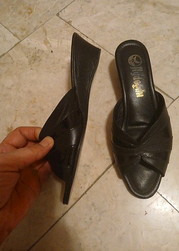 Siyah Kadın Dolgu Topuklu Terlik - Görsel 2