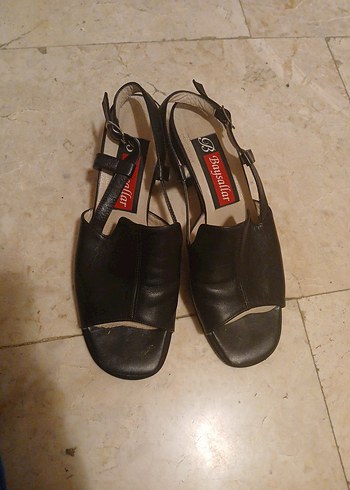 Tokalı Siyah Kadın Dolgu Topuklu Sandalet - Görsel 3