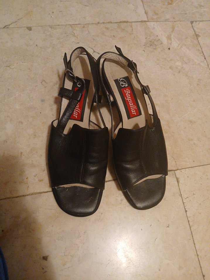 Tokalı Siyah Kadın Dolgu Topuklu Sandalet - Görsel 3