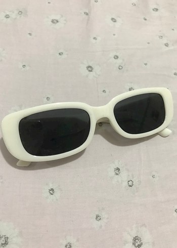 Beyaz Minimalist Kadın Güneş Gözlüğü