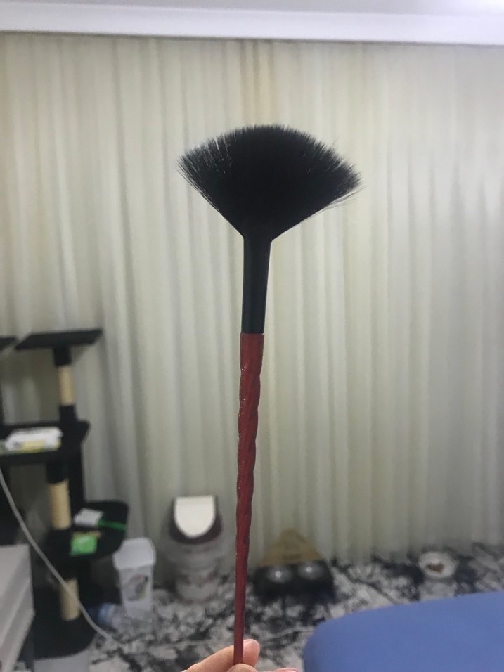 Bordo Saplı Koyu Renk Yelpaze Makyaj Fırçası - Görsel 2