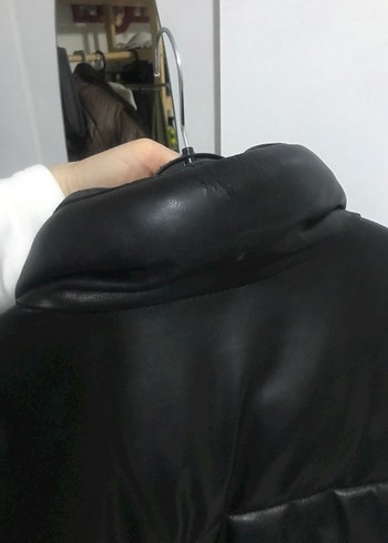 Stradivarius Siyah Suni deri şişme mont - Görsel 9