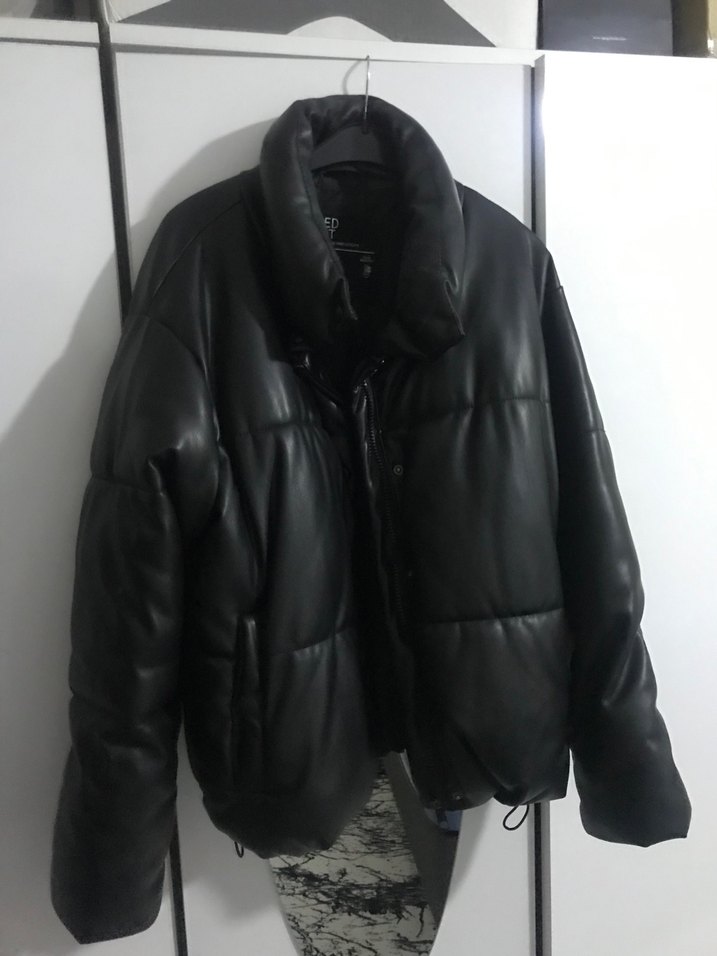 Stradivarius Siyah Suni deri şişme mont - Görsel 2