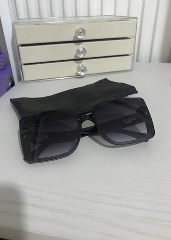 Siyah Klasik Kadın Güneş Gözlüğü - Görsel 2