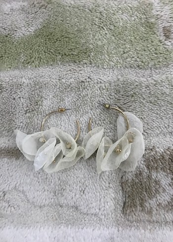 Dantel Detaylı Beyaz Midi Halka Küpe - Görsel 4