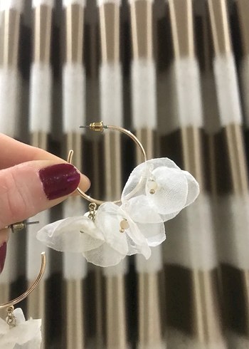 Dantel Detaylı Beyaz Midi Halka Küpe - Görsel 2