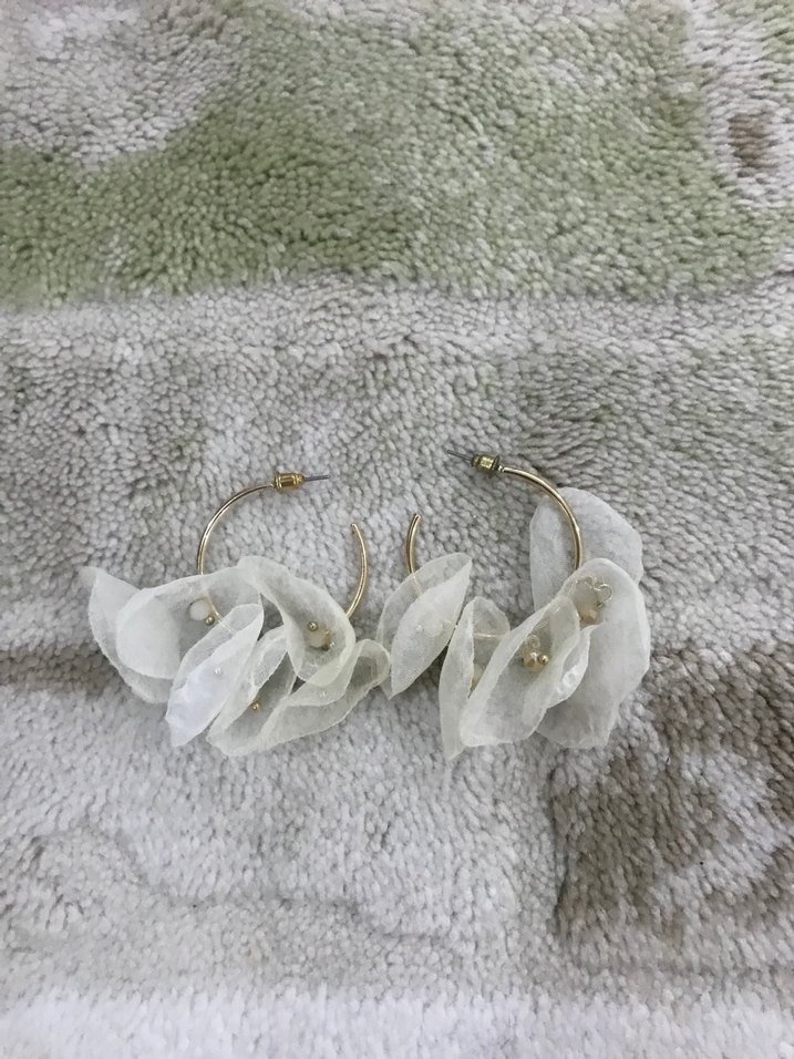 Dantel Detaylı Beyaz Midi Halka Küpe - Görsel 4