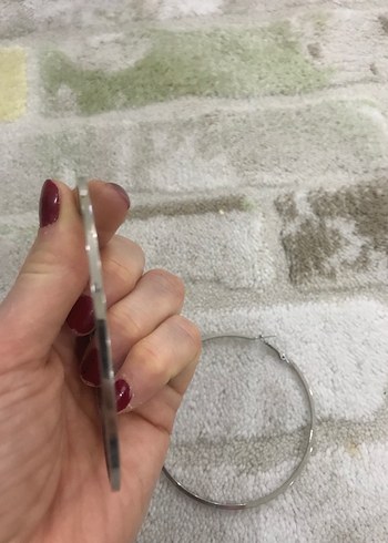 Gri Büyük halka küpe - Görsel 3