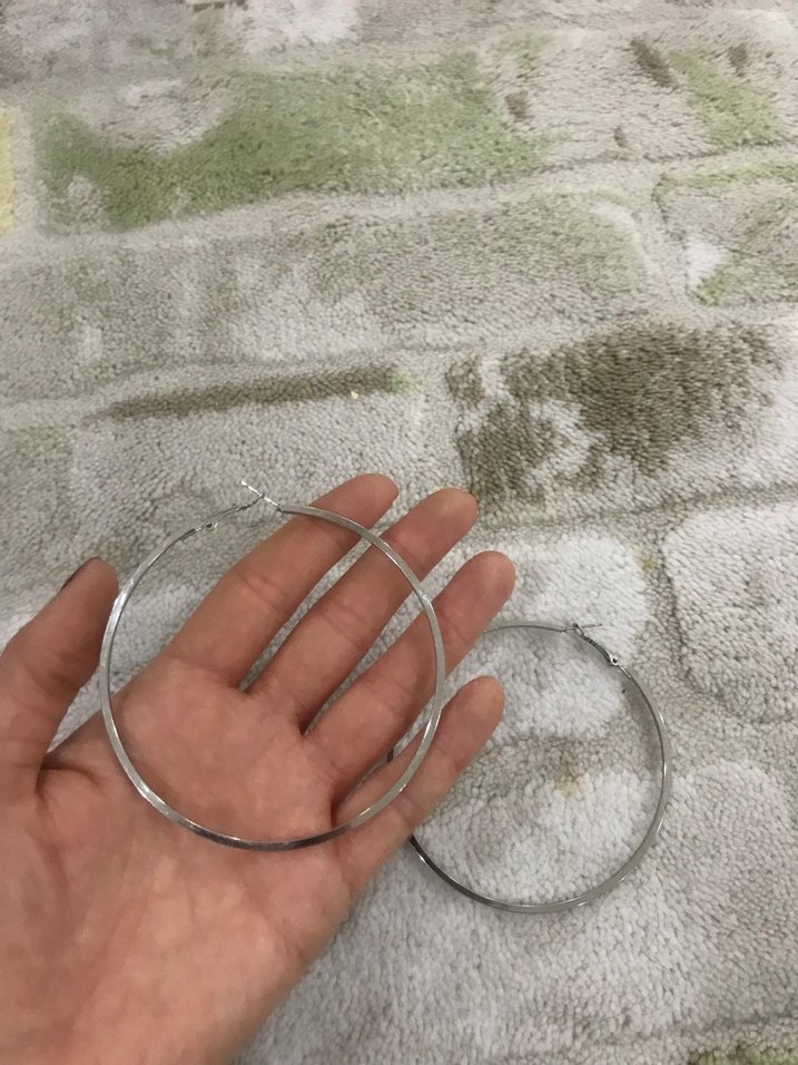 Gri Büyük halka küpe - Görsel 4