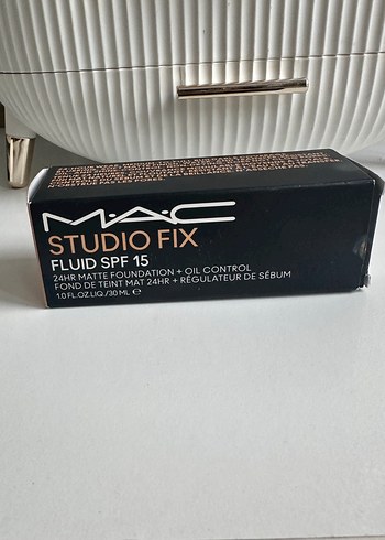 MAC Studio Fix Sıvı Fondöten SPF15 30ml NC20