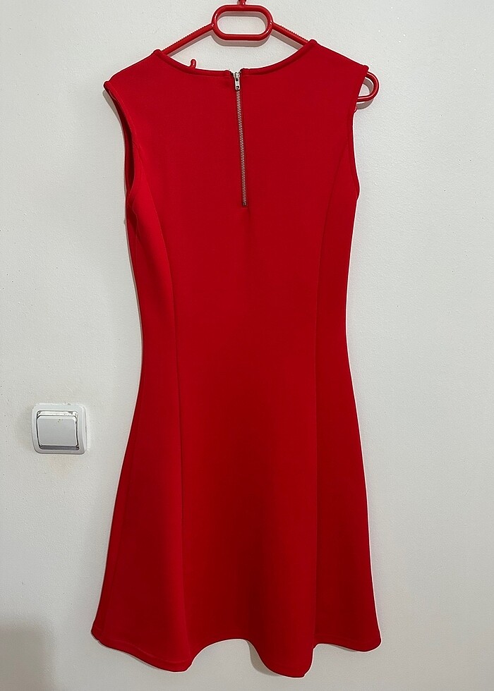 Kırmızı Elbise - Görsel 2