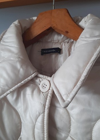 Düğmeli Beyaz Kadın yağmurluk - Görsel 3