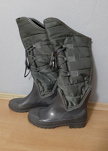 Yağmur çizmesi
