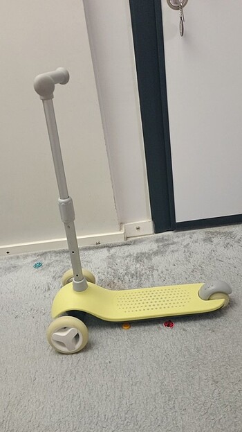 Xiaomi Xiaomi Mitu Işıklı Ayarlanabilir 3 Tekerlekli Scooter Sarı