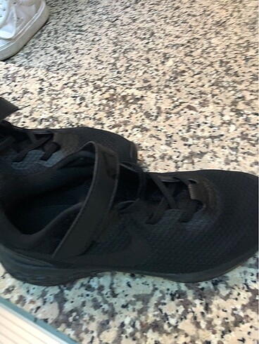 35 Beden siyah Renk Nike spor ayakkabı sıfır