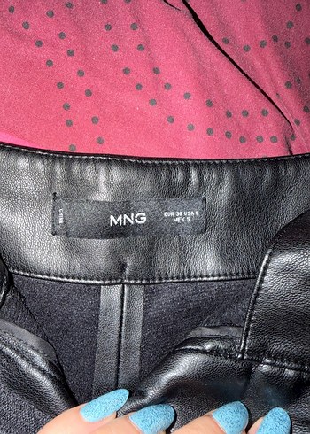 Düğmeli Siyah Mini Şort - Görsel 3