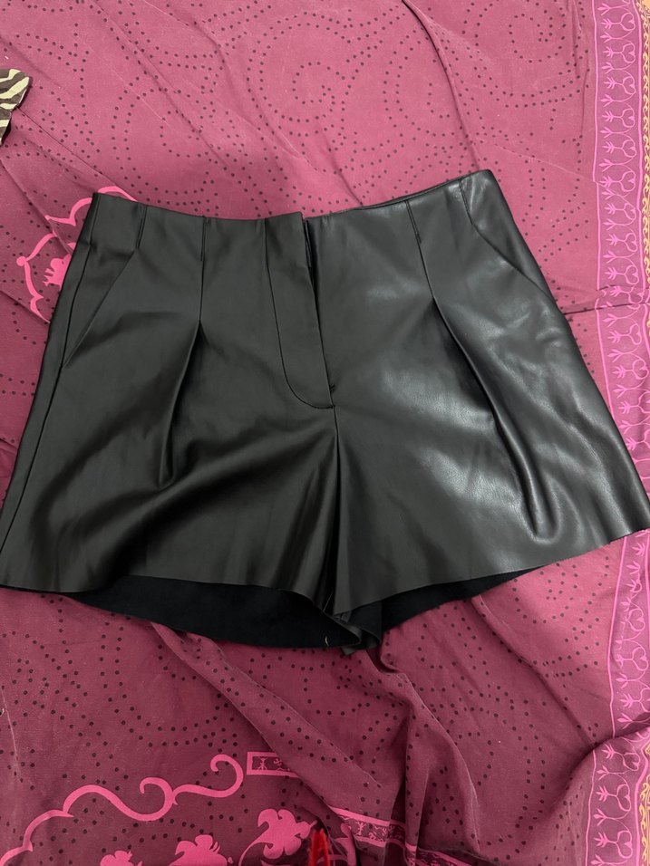 Düğmeli Siyah Mini Şort - Görsel 2