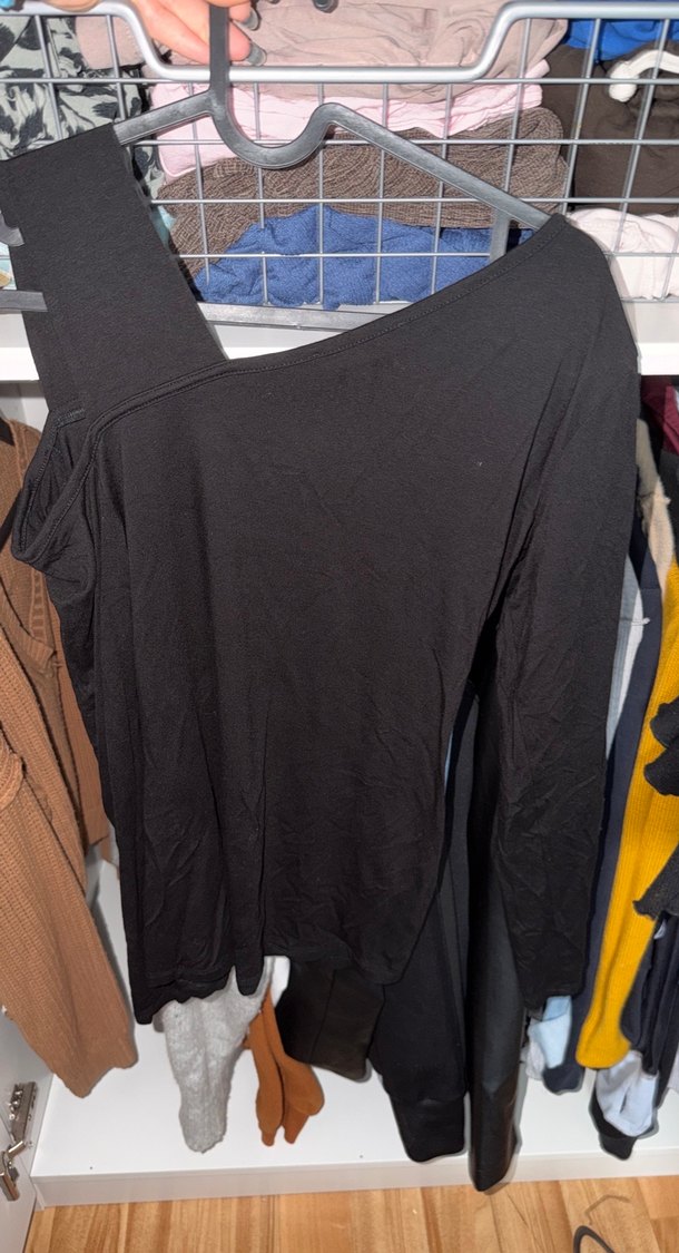 Kadın Siyah Düşük Kollu Bluz - Görsel 3