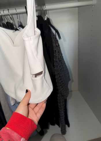 Beyaz Pencere detaylı Kadın crop - Görsel 5